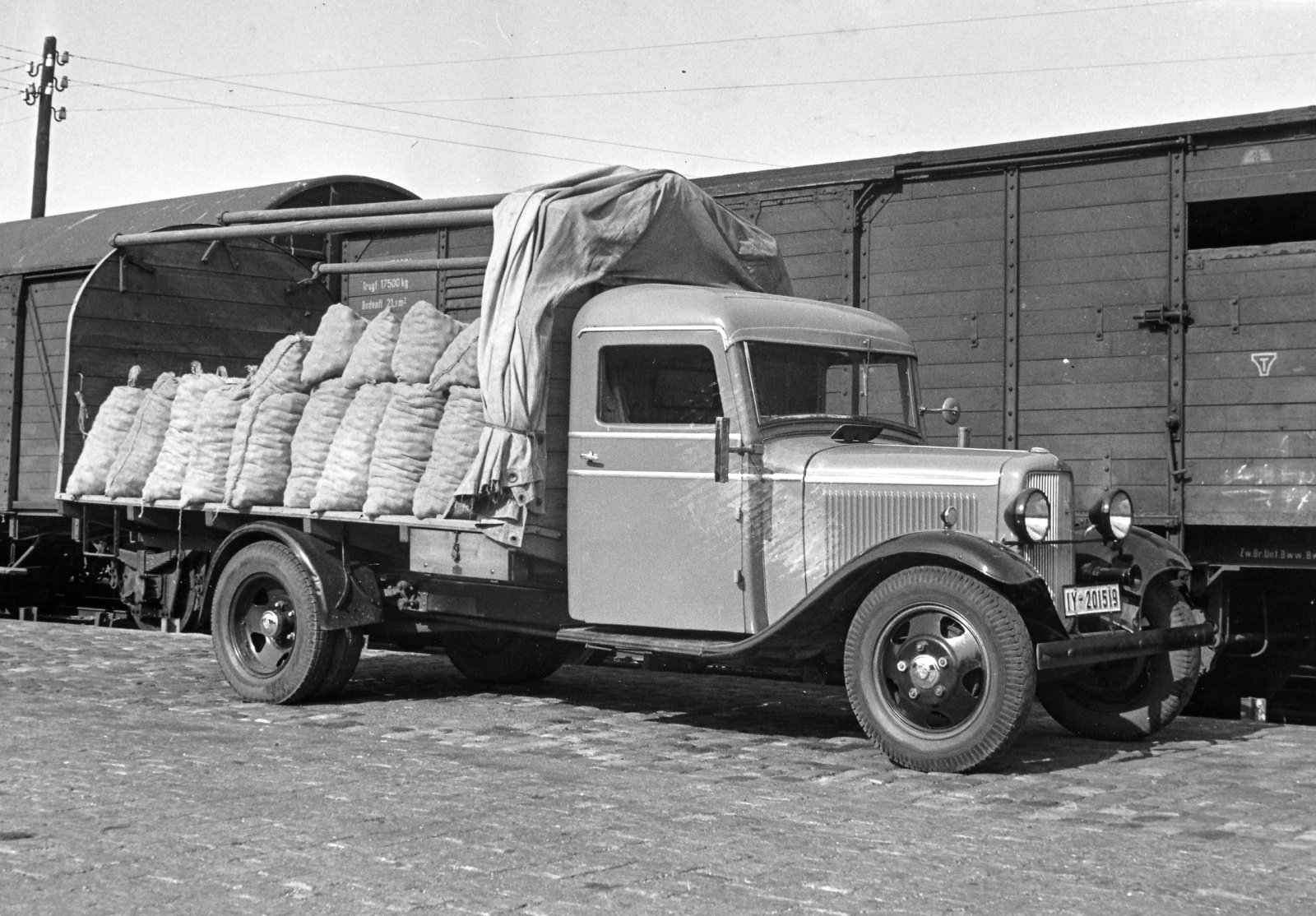Ford Modell BB (1937) - Foto eines Ford LKW/Bus-Modells