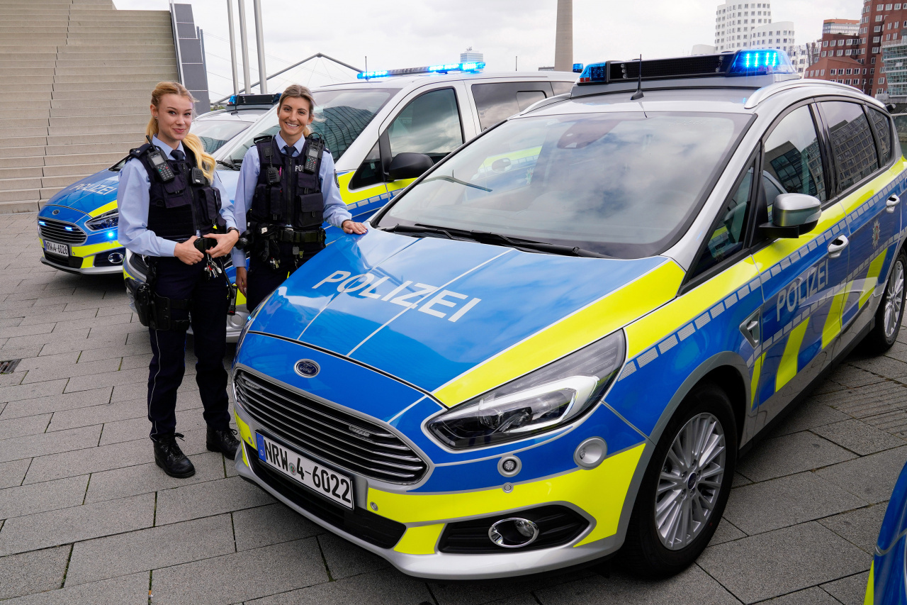 fordsmaxpolizeifahrzeug.jpg