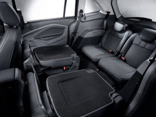 fordgrandcmax06.jpg