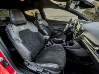 2018fordfiestastraceredinterior03.jpg