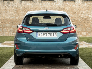 2017fordfiestatitaniumwaveblue069.jpg