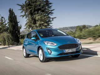 2017fordfiestatitaniumwaveblue070.jpg