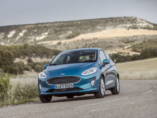 2017fordfiestatitaniumwaveblue075.jpg