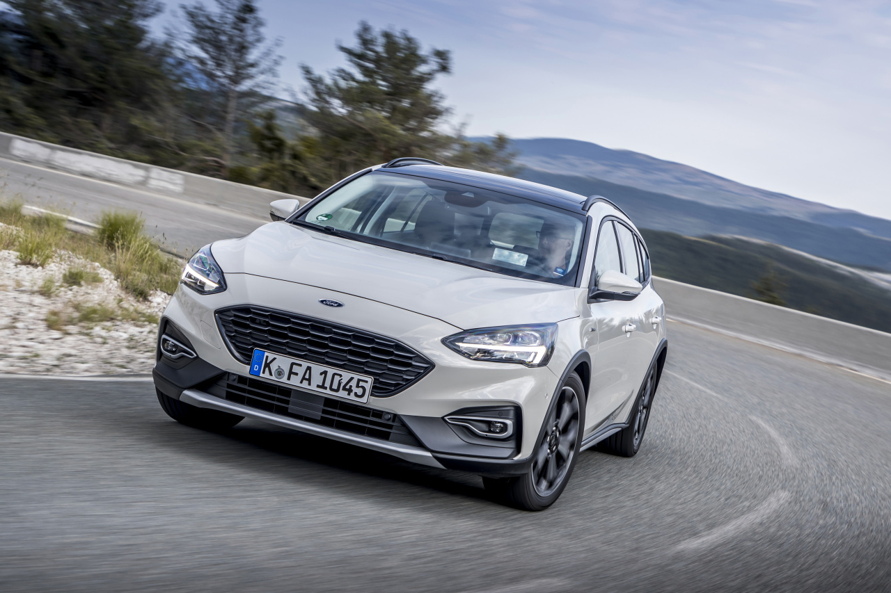 ford2019focusactivemetropliswhite08.jpg