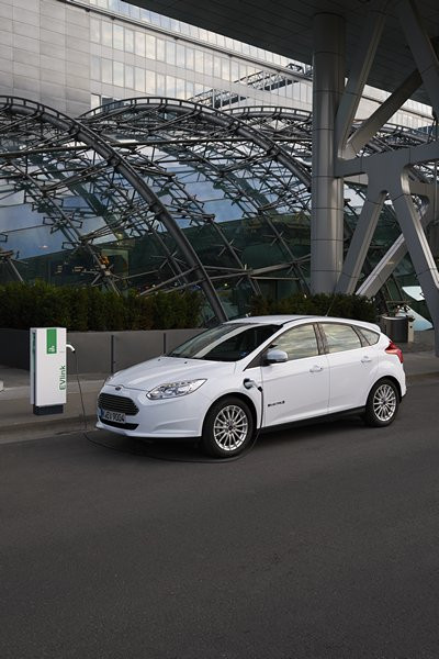 fordpocelectrfocuselectric16.jpg