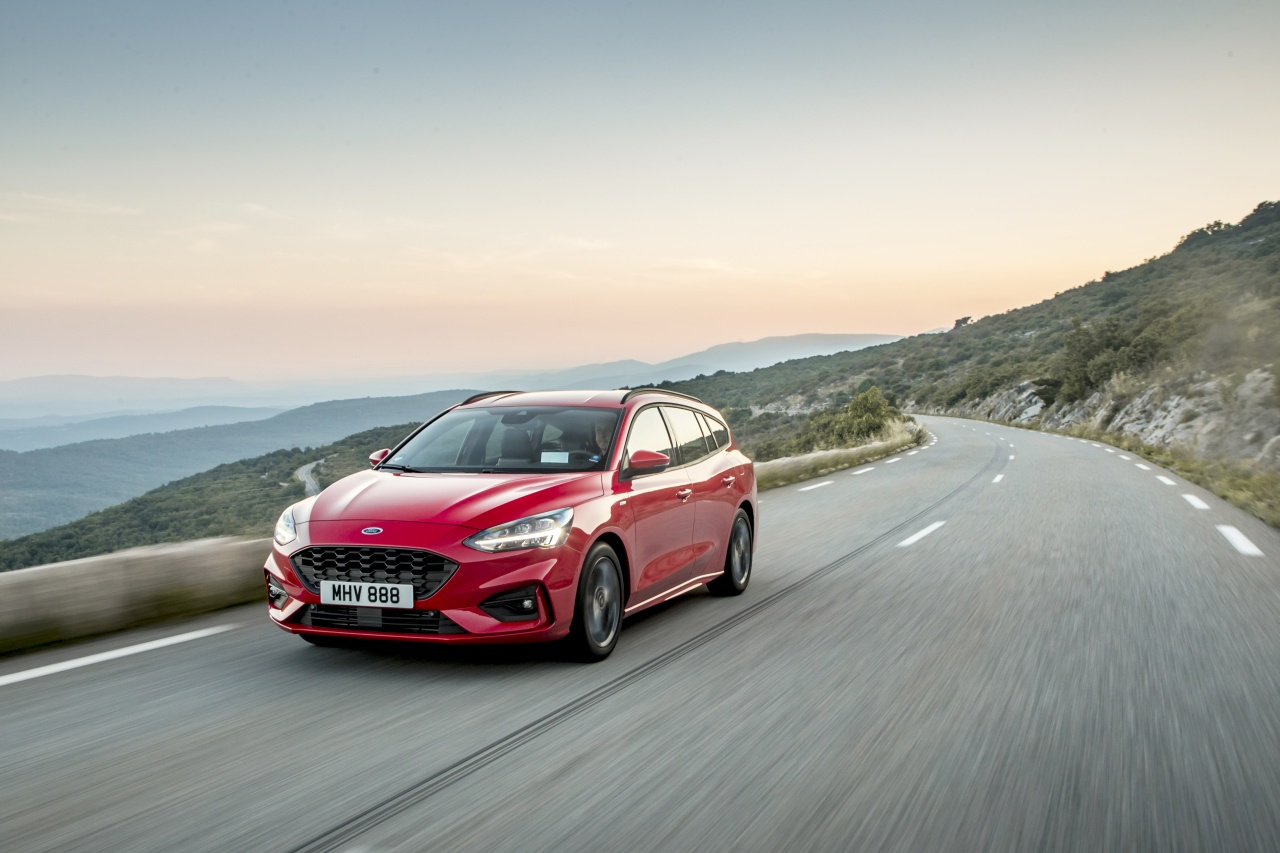 2018fordfocusstlinered11.jpg