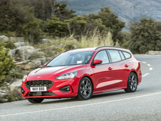 2018fordfocusstlinered13.jpg