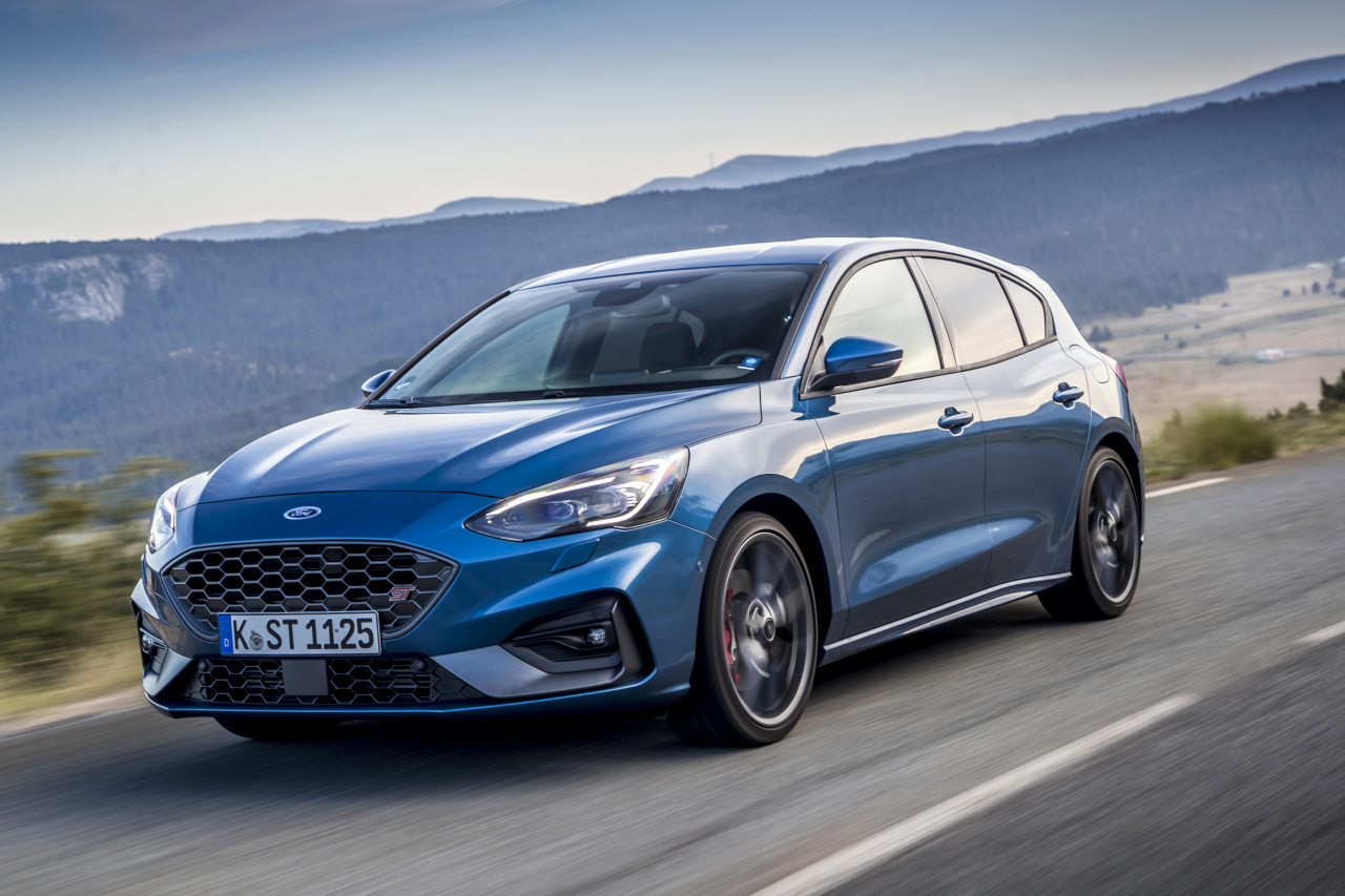 ford2019focusstperformanceblue10.jpg