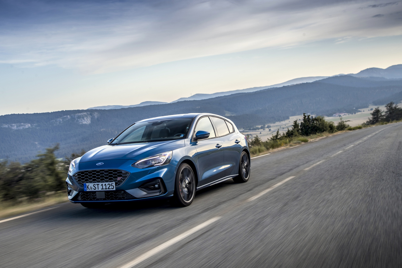 ford2019focusstperformanceblue11.jpg