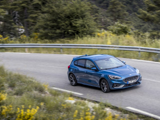 ford2019focusstperformanceblue28.jpg