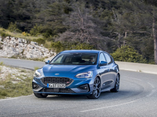 ford2019focusstperformanceblue31.jpg