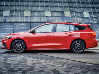 2019fordfocusstwagon11.jpg