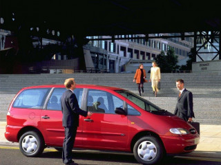 1995fordgalaxyglx4.jpg