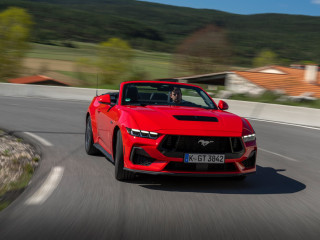 2024fordmustangcabrioletracered7.jpg