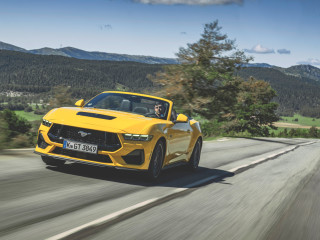 2024fordmustangcabrioletyellowsplash18.jpg