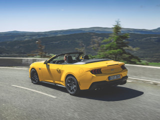 2024fordmustangcabrioletyellowsplash26.jpg