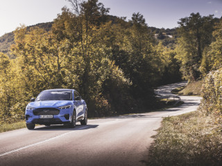 2021fordmustangmachegtgrabberblue042.jpg