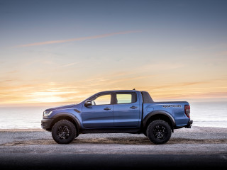 2019fordrangerraptorperformanceblue119.jpg