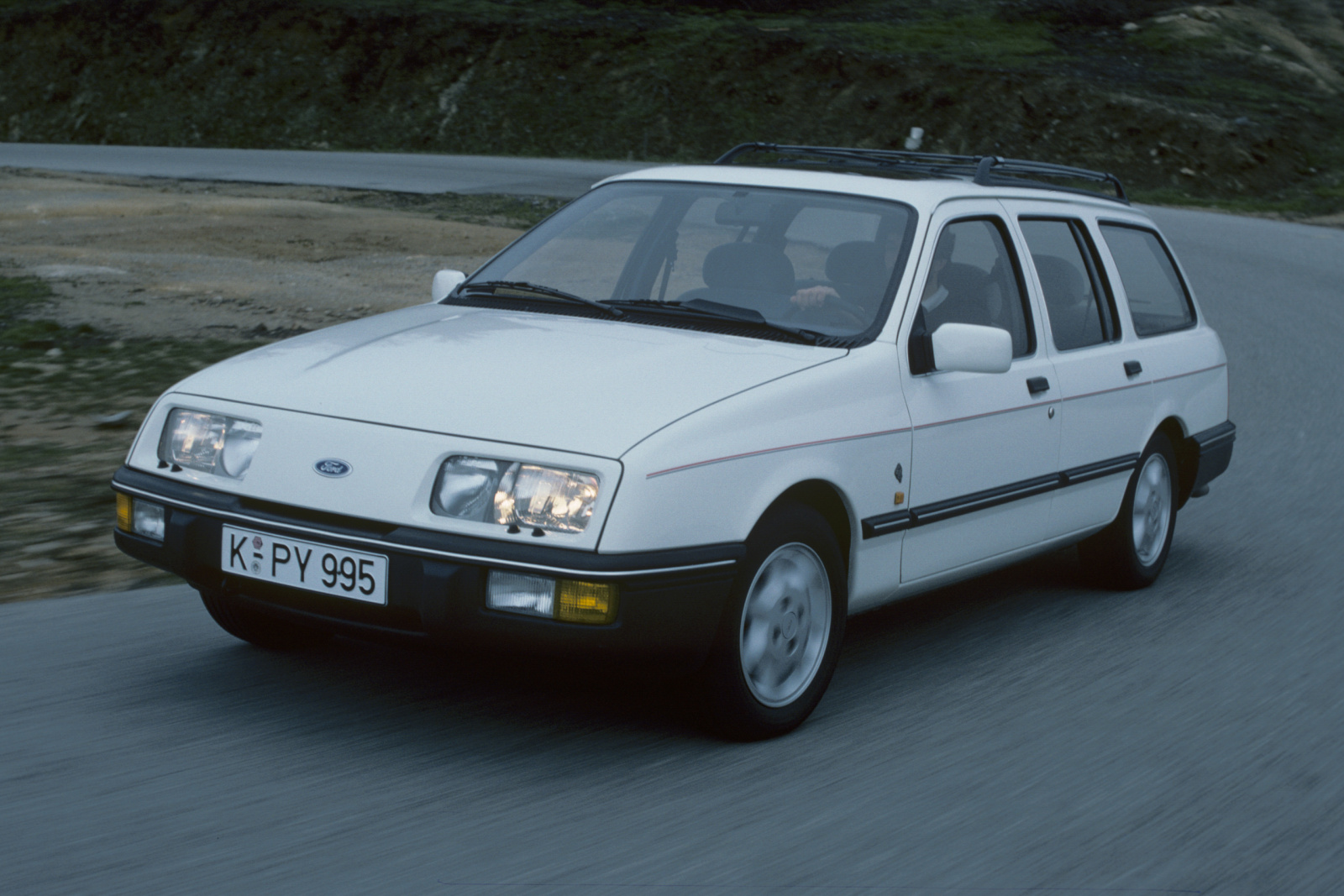 Ford Sierra XR4x4 Turnier (1986) - Foto eines Ford PKW-Modells