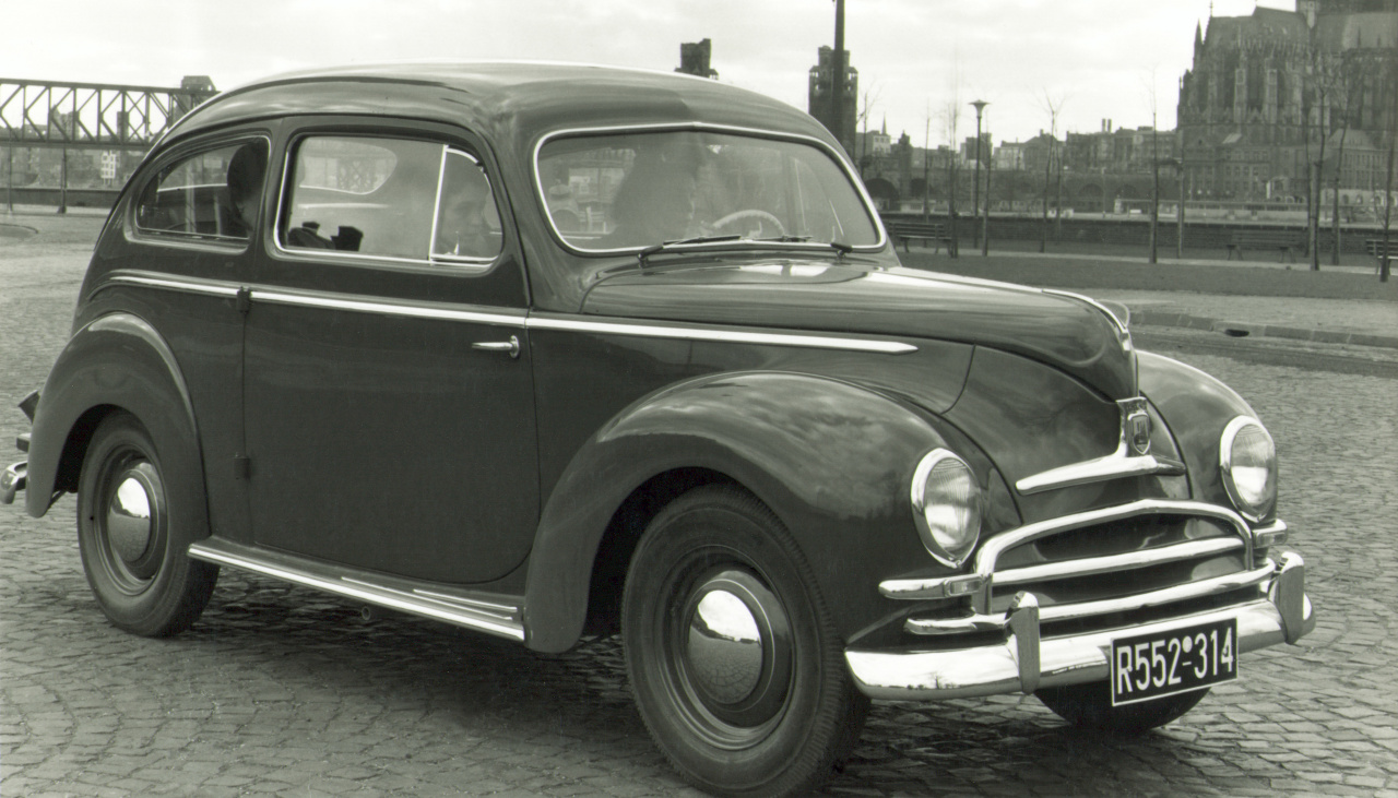 Ford Taunus de Luxe (1951) - Foto eines Ford PKW-Modells
