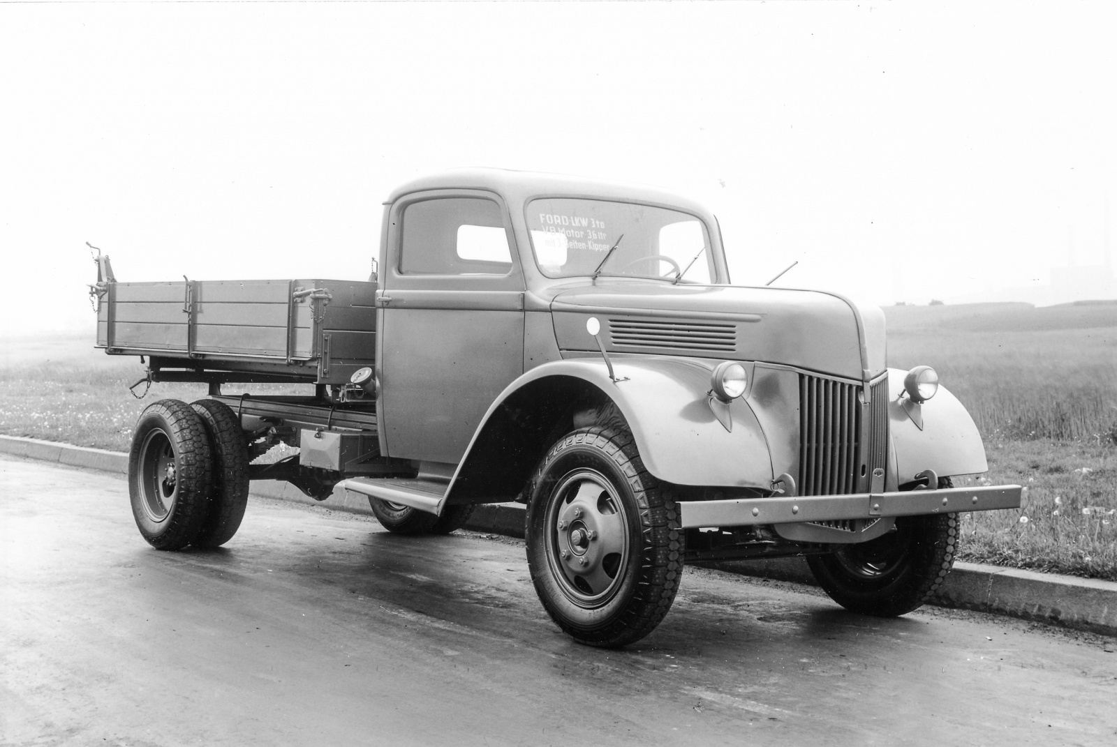 Ford Lastwagen V8 (1945) - Foto eines Ford LKW/Bus-Modells